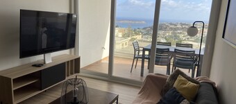 Modern Apartment, Glorious Views and Terrace