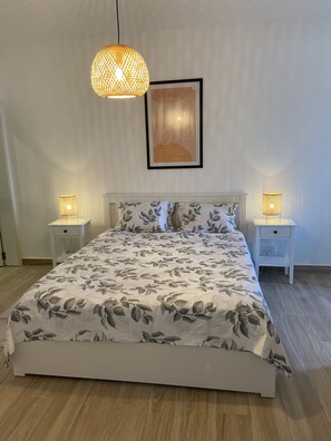 3 bedrooms, iron/ironing board, travel crib, free WiFi - Modern Apartment, Glorious Views and Terrace (Mellieha)