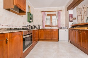 Køleskab, mikrobølgeovn, ovn, opvaskemaskine