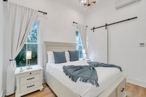 5 bedrooms, WiFi, bed sheets