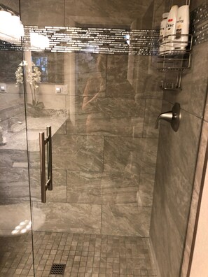 Combined shower/tub, hair dryer, towels, soap