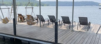 “Paradise to Me” Smith Lake Home- Only 10 minutes from Rock the South-sleeps 10