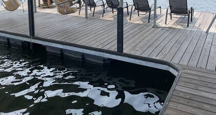 âParadise to Meâ Smith Lake Home- Only 10 minutes from Rock the South-sleeps 10