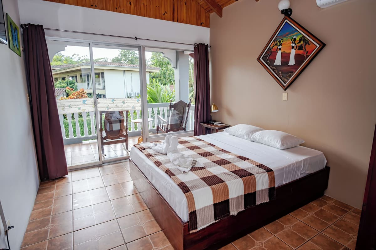 1 bedroom, free WiFi, bed sheets
