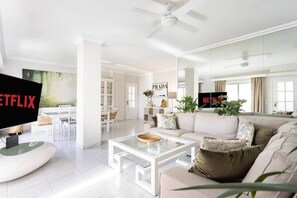 TV - EDEN RENTALS Oasis Penthouse Santa Cruz (Santa Cruz de Tenerife)