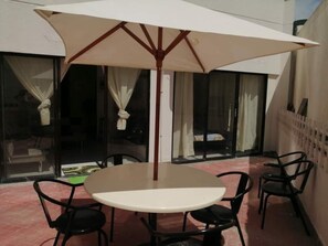Outdoor dining - Beautiful apt with direct access to the sea in rodadero (Santa Marta)