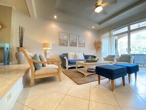 Smart TV - Relax in Stylish Beach Condo in Los Sueños! (Herradura, Puntarenas)