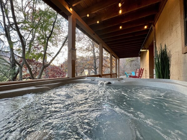 Outdoor spa tub