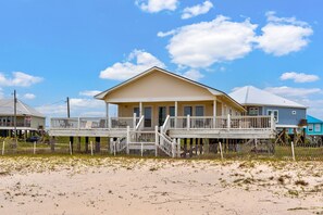 Exterior - Getaway and Play - Gulf Beachside, 3 Bedrooms, 2 Baths, Pet Friendly, Sleeps 7 (Dauphin Island)