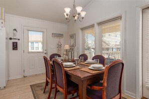 Dining - Getaway and Play - Gulf Beachside, 3 Bedrooms, 2 Baths, Pet Friendly, Sleeps 7 (Dauphin Island)