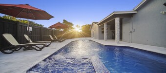 Private spa, Jacuzzi, Heated pool... ultimate relaxation 