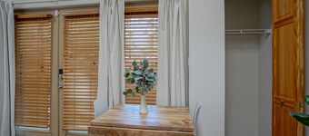 Downtown Modern Studio, centrally located