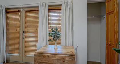 Downtown Modern Studio, centrally located