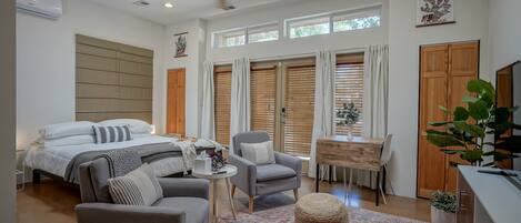 1 makuuhuone, memory foam -patjalliset sängyt, silitysrauta/-lauta