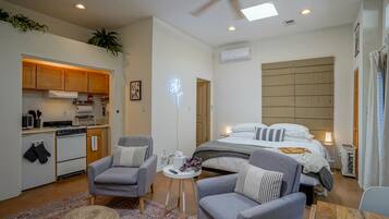 1 slaapkamer, bedden met traagschuimmatras, een strijkplank/strijkijzer