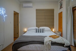 1 Schlafzimmer, Betten mit Memory-Foam-Matratzen, Bügeleisen/Bügelbrett