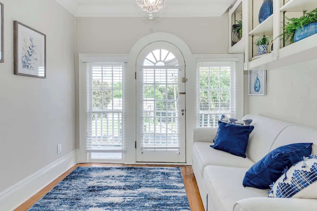 Smart TV, books, offices