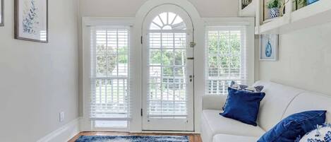 Smart TV, books, offices