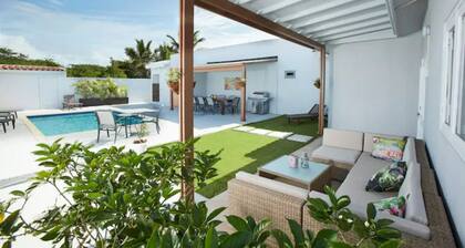 VILLA TOPAZ- 3BR | 2BA-5 car min to Palm Beach