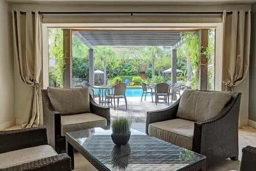 Premium Stay • Galleria Area | 2 BR & BA | 204