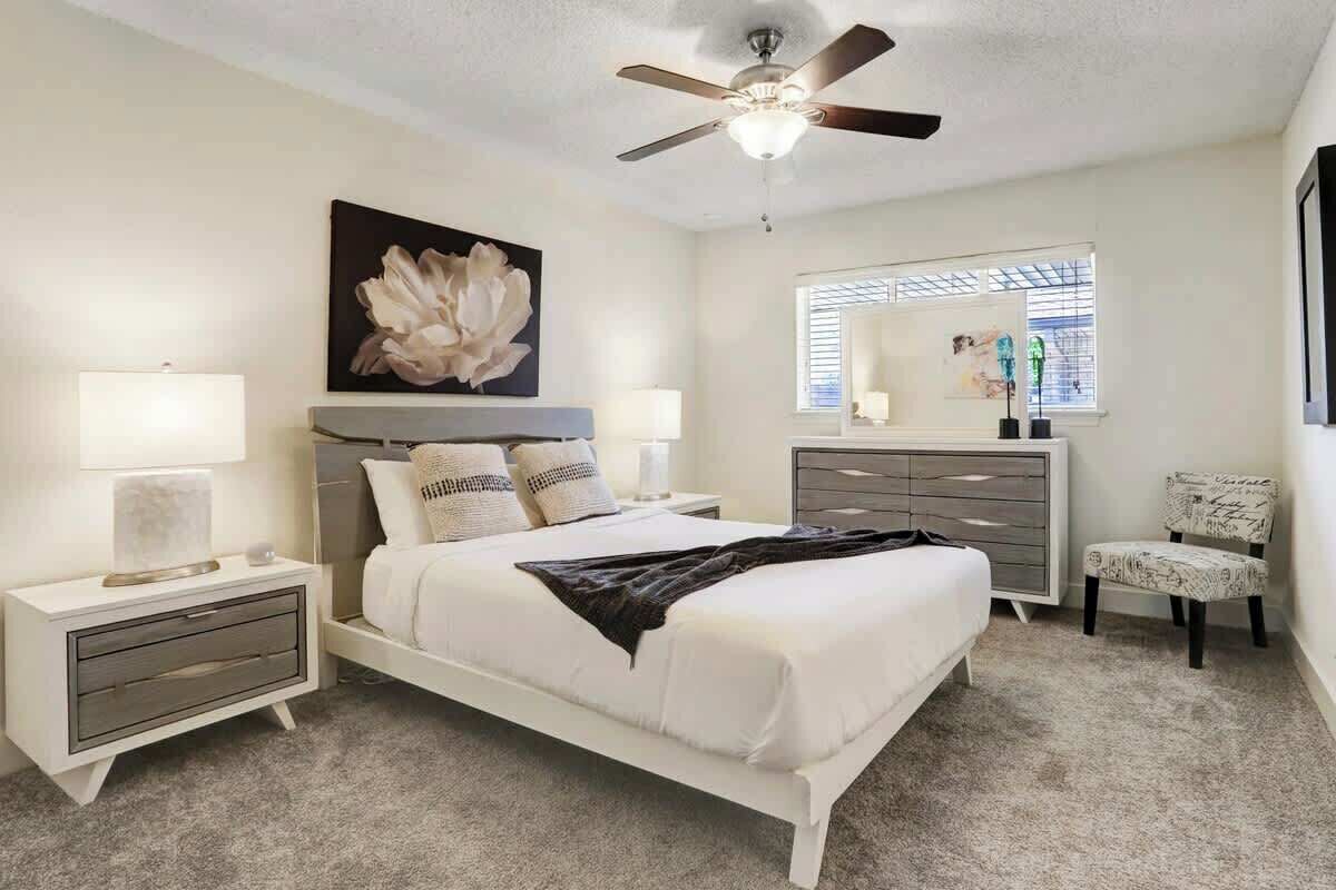 2 多间卧室、熨斗/熨衣板、WiFi、床单