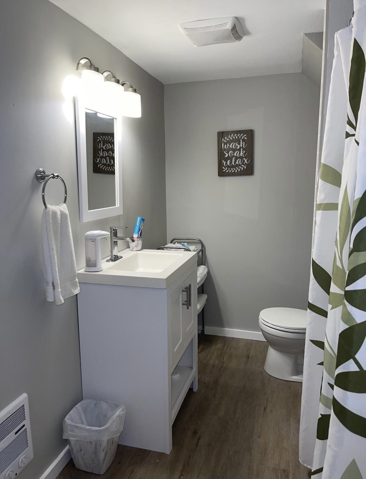 King Bed + Balcony in Swissvale- Neicy’s Nest-B