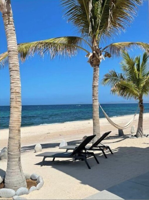 On the beach, sun loungers, beach towels - Beach Front Lofts 4 (el sargento)