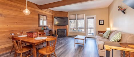Smart TV, fireplace