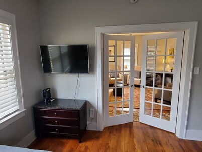 Southern Charm: Home is minutes from downtown w/a cozy sitting porch