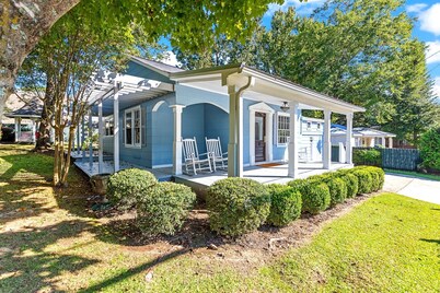 Picturesque Home in Downtown Auburn