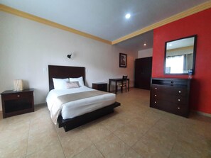 ダブルルーム | 遮光カーテン、アイロン / アイロン台、WiFi (無料)、ベッドシーツ