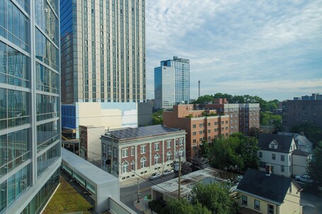 Holiday Inn Express New Rochelle, an IHG Hotel - Image 7