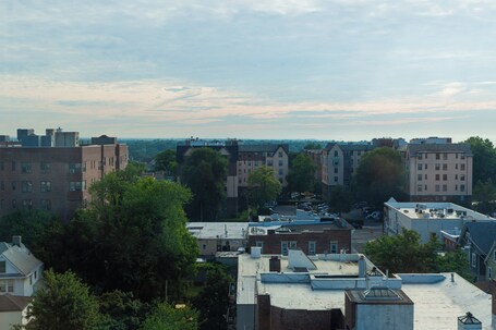 Holiday Inn Express New Rochelle, an IHG Hotel - Image 9