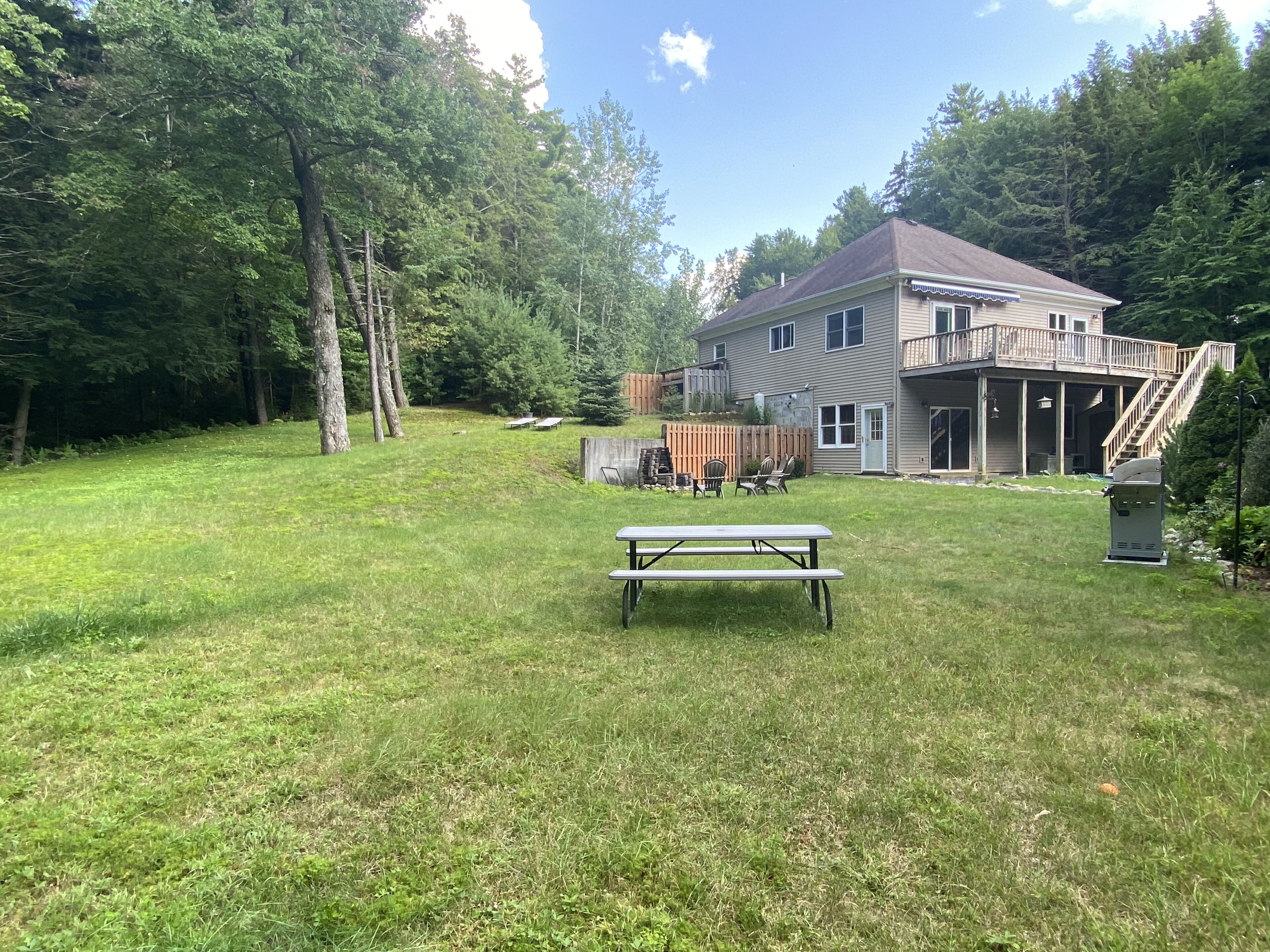Private 3 bedroom home 3 acres 20 mins to Saratoga