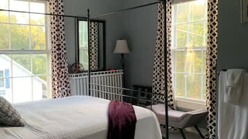5 bedrooms, desk, iron/ironing board, free WiFi