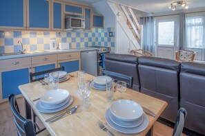 Chalet (2 Bedrooms) | Eigene Küche | Kühlschrank, Mikrowelle, Ofen, Herdplatte