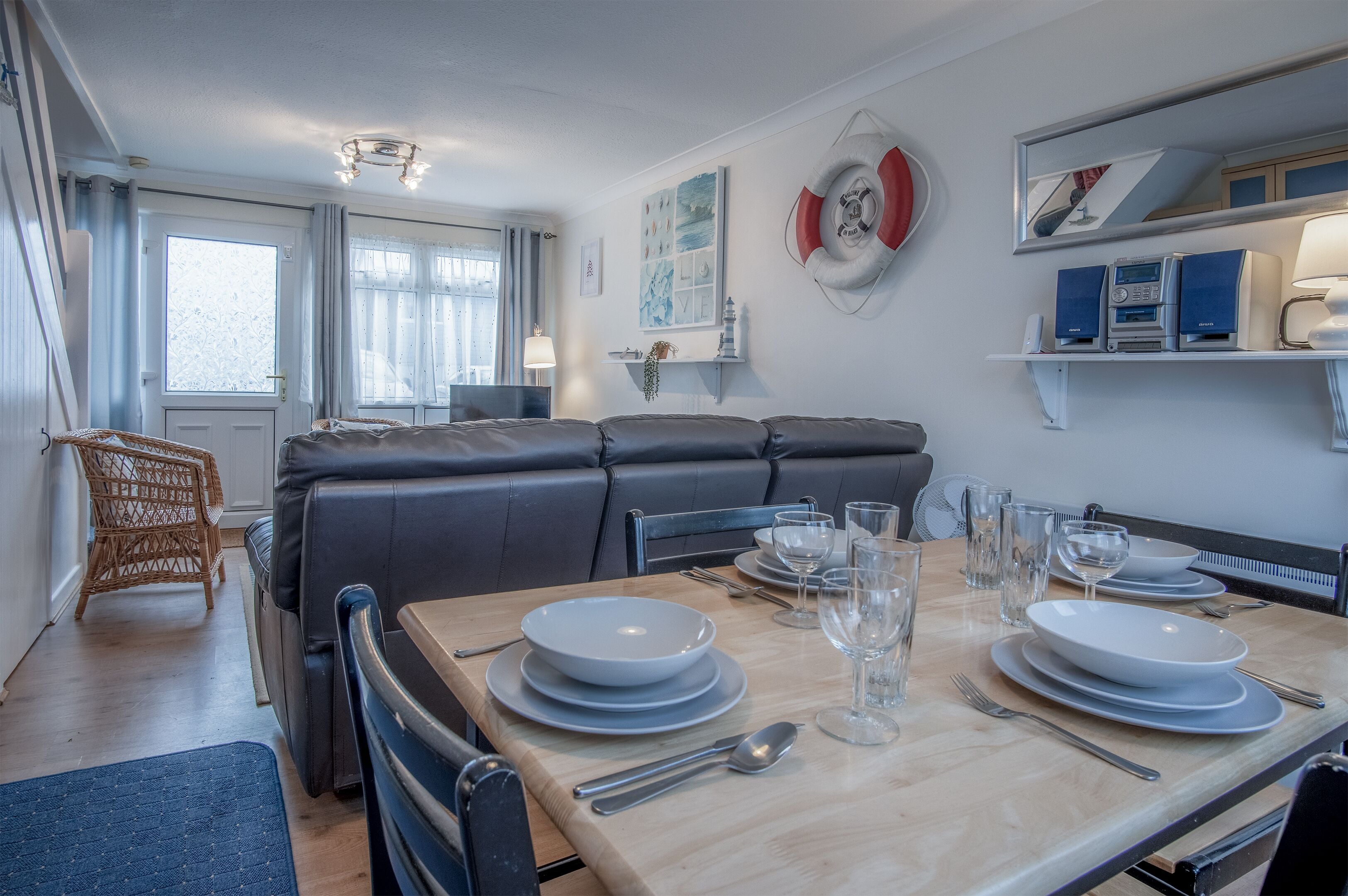 Chalé (2 Bedrooms) | Área de estar | TV 32 polegadas com canais a cabo