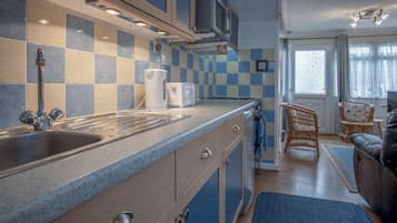 Chalet (2 Bedrooms) | Private kitchen