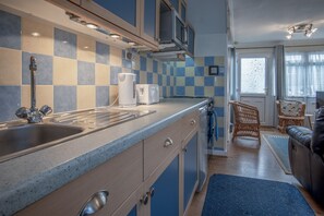 Alpehytte (2 Bedrooms) | Eget kjøkken | Kjøleskap, mikrobølgeovn, ovn og kokeplater