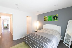3 habitaciones, tabla de planchar con plancha, wifi y ropa de cama 