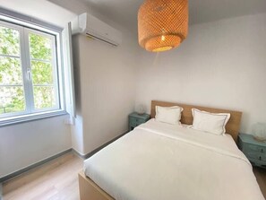 3 عدّة غرف نوم ومكواة/لوح كي وسرير سفر وواي فاي