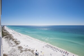 On the beach - 16th Floor Pelican Beachfront with Ocean View (Destin)