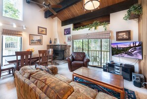 Smart TV, DVD player - Cozy condo with shared pool and tennis courts near lake, Northstar, and more! (Kings Beach)