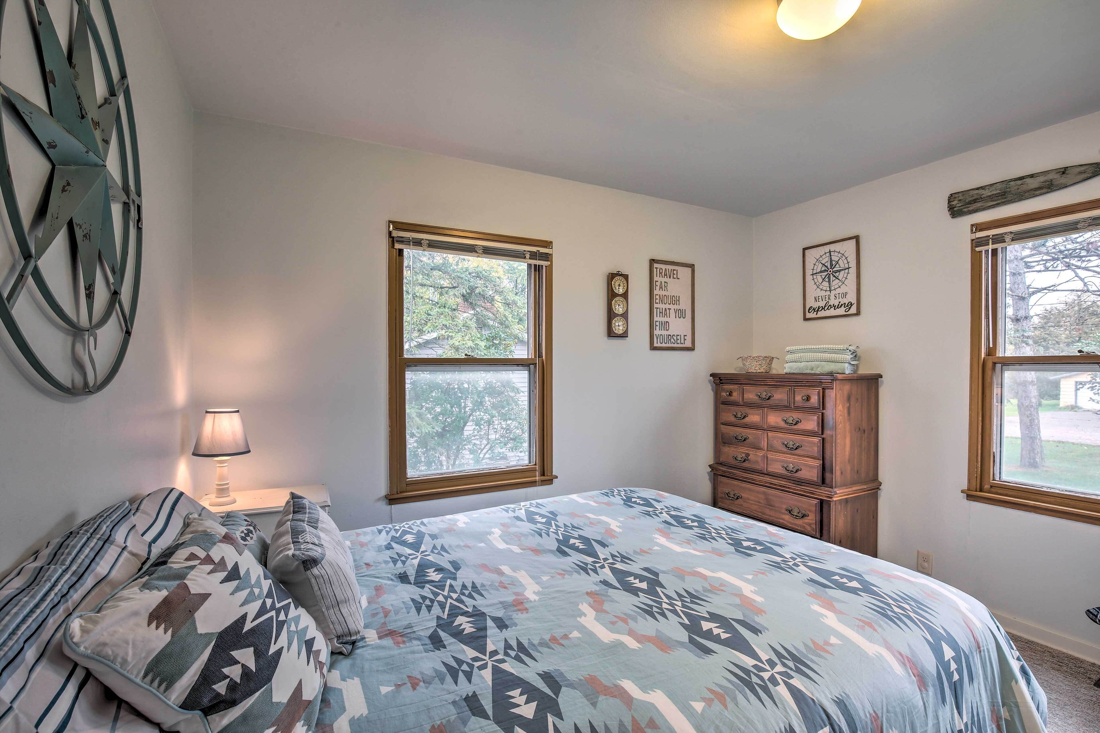 3 bedrooms, internet, bed sheets