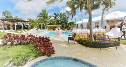 Vacation and Destination Wedding Villa, Sleeps up to 50, pool, jacuzzi