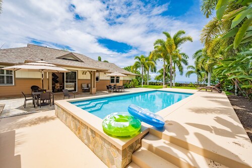 5★Resort like paradise, heated pool, ocean views, AC, peaceful gated community.