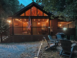 Exterior - ★ Prime Location ★ Fun Family Getaway ★  (Pigeon Forge)