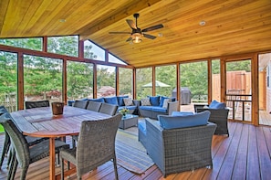 Outdoor dining - Family-Friendly Tisbury Escape - Walk to Town (Tisbury)