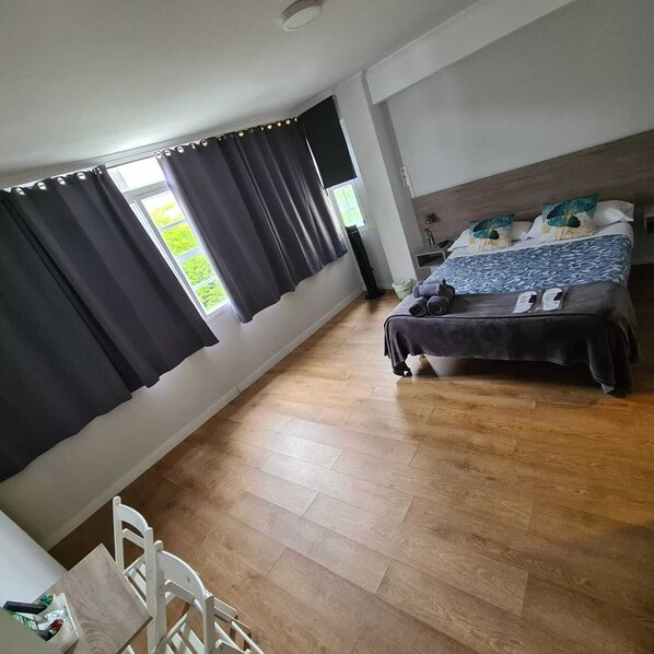 Double (1 bed) with private bathroom | Iron/ironing board, free WiFi, bed sheets
