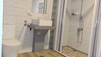 Double (1 bed) with private bathroom | Bathroom | Slippers, towels